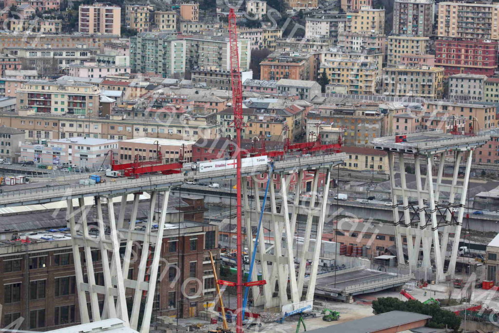 19/02/2019, Genova, lavori preparatori per la discesa controllata dell’impalcato tra la pila 6 e 7 del Ponte Morandi