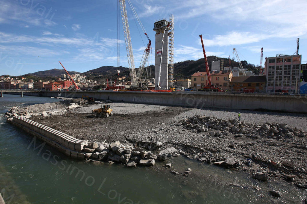 04/03/2020, Genova, Cantiere del nuovo ponte di Genova, lavori di ripristino piazzola e argine per varo campata P9-P10