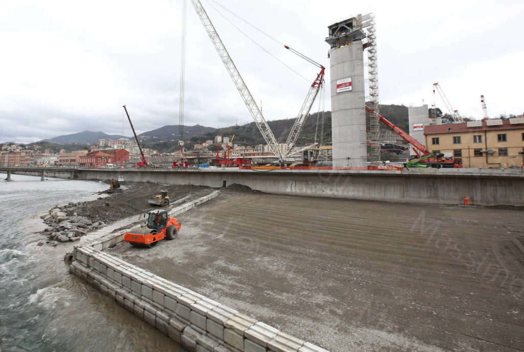 05/03/2020, Genova, Cantiere del nuovo ponte di Genova,lavori di ripristino piazzola e argine  per varo campata P9-P10 quasi terminati